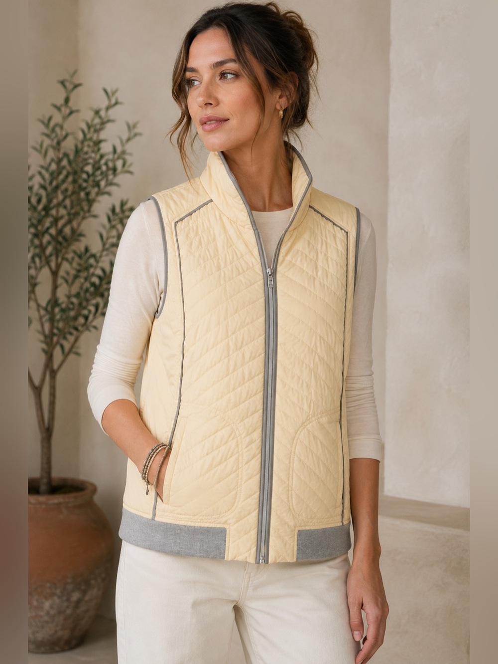 Chico’s Zenergy Quilted Vest Women’s XL 16/18 Cream Yellow Gray Full Zip Pockets